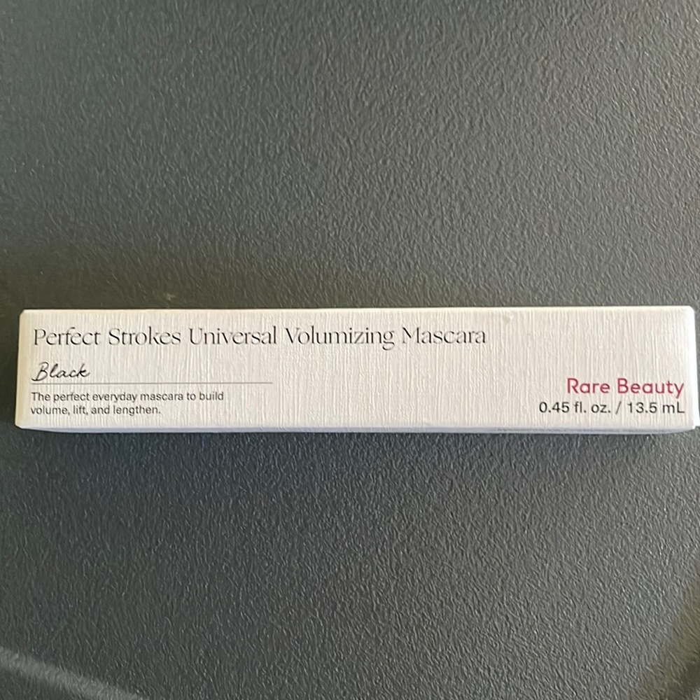 Perfect Strokes Universal Volumizing Mascara